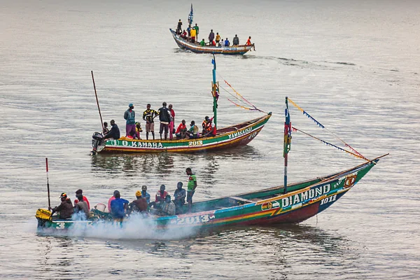 Fischerboote auf dem Meer - Sierra Leone