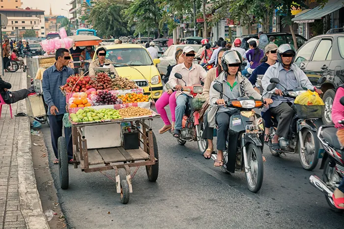 Verstopfte Straße in der Hauptstadt Phnom Penh