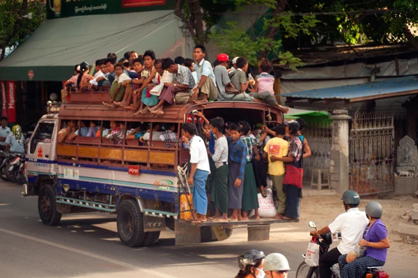 Verkehrsmittel Sammeltaxi in Myanmar