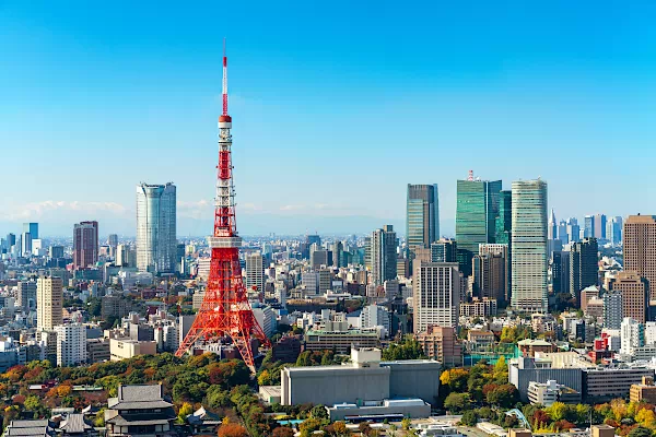 Hochhäuser von Tokio mit Tokyo Tower