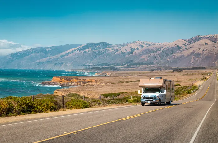 Campingfahrzeug auf dem Pacific Coast Highway