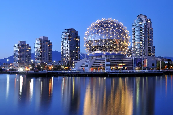 Skyline von Vancouver am Abend