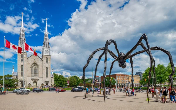 Maman-Skultur in Ottawa von Louise Bourgeois