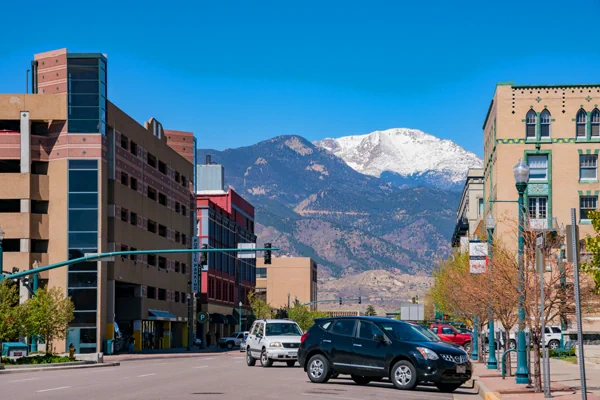 Skyline Colorado Springs an den Rocky Mountains