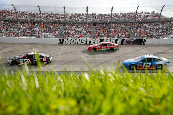 Nascar-Boliden auf der Rennstrecke von Dover