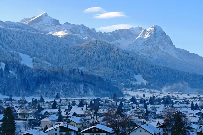 Garmisch-Partenkirchen zur blauen Stunde