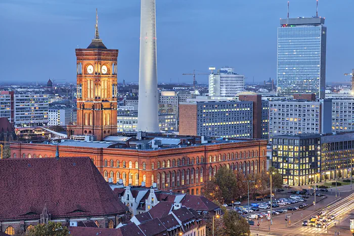 Park Inn Hotel mit Fernsehturm und Rotes Rathaus