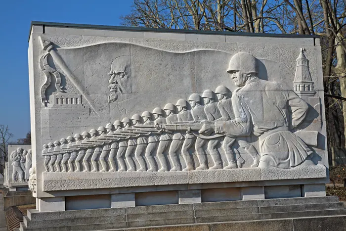 Sowjetisches Ehrenmal -  Gedenktafel im Treptower Park - Berlin