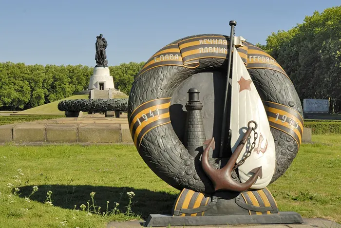 Sowjetische Gedenkstätte im Treptower Park - Berlin