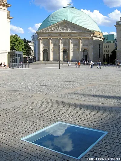 Bebelplatz, Hedwigs-Kathedrale und Versunkene Bibliothek