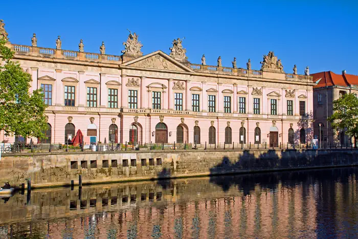 Deutsches Historisches Museum - Zeughaus am Spreekanal in Berlin