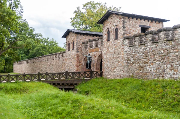 Limes Römerkastell Saalburg nach Bad Homburg im Taunus