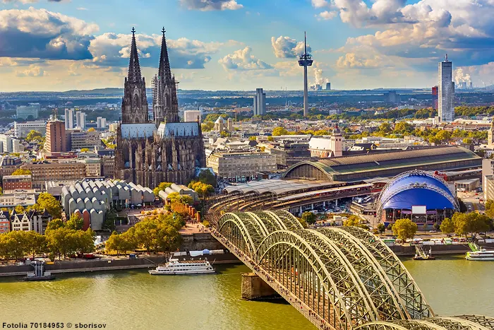 Kölner Dom am Rhein