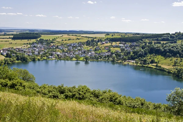 Typischer Teich - Maar - in der Vulkaneifel