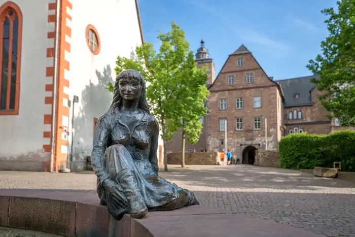 Märchenbrunnen mit Prinzessin in Steinau