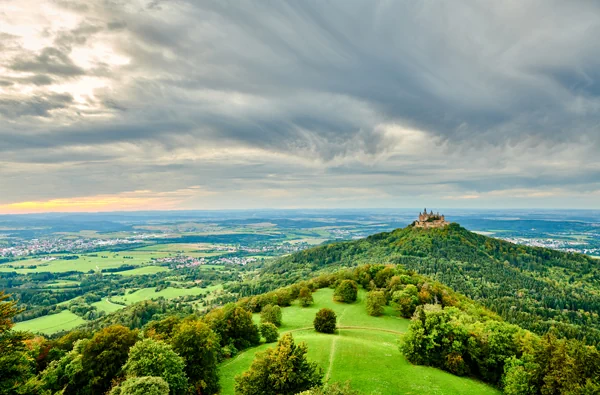 Hohenzollernschloss am Albtrauf der Schwäbischen Alb