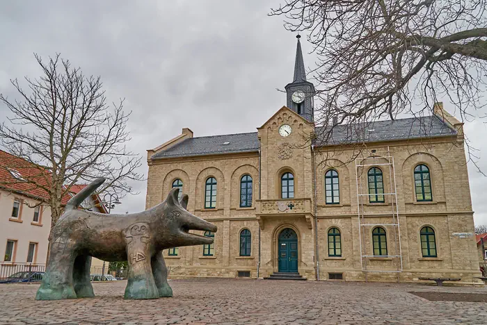 Hunde-Statue in Nieder- Ingelheim