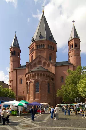 Mainzer Dom am Rhein