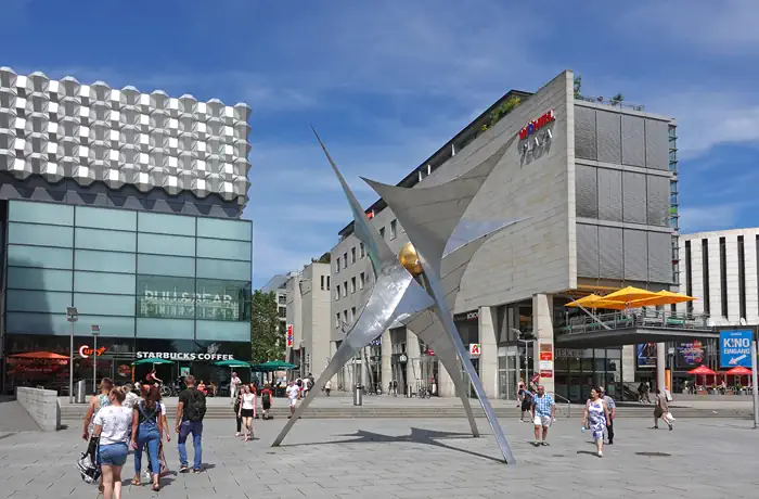 Innere Mitte - abstrakte Skulptur - Prager Strasse Dresden