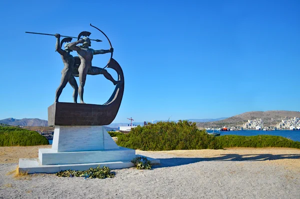 Kämpfer-Denkmal auf der Insel Salamis