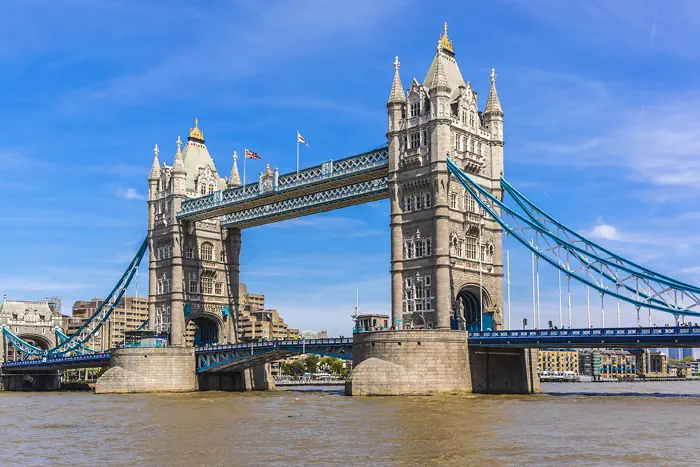 Tower Bridge über die Themse in London