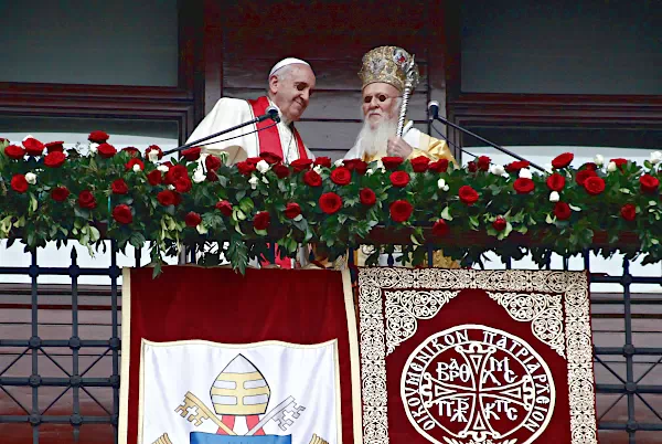 Patriarch Bartholomeos I. und Papst Franziskus im Jahr 2014