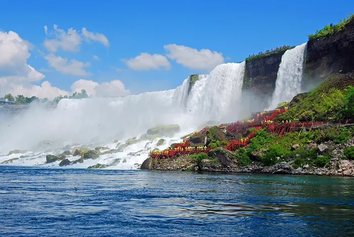 Niagara Falls - Niagarafälle und Touristen