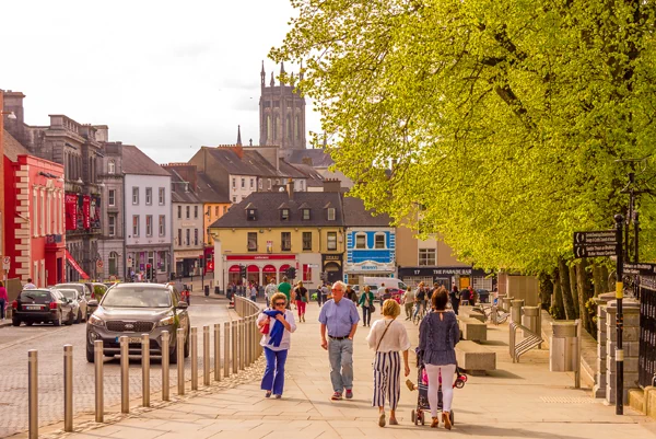 Stadt Kilkenny - Altstadt mit zahlreichen Touristen