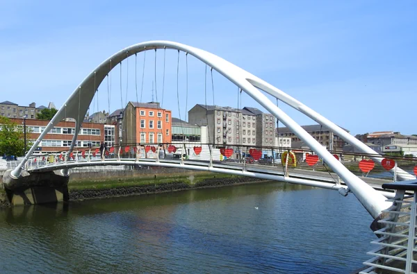 Drogheda - Brücke für Fußgänger über den Boyne River