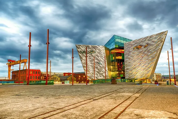 Titanic Museum am Hafen von  Belfast - Nordirland