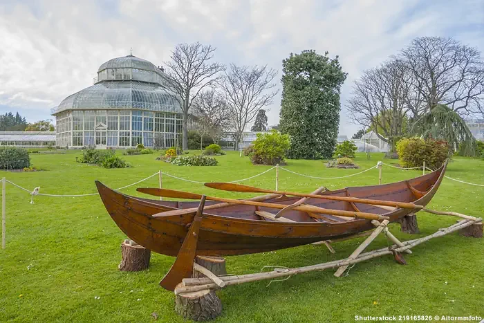 Palm House, Viking Boat - Botanic Gardens in Dublin