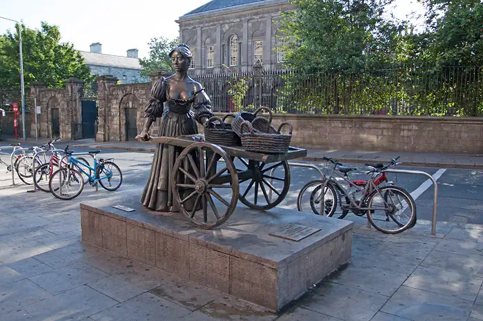 Tart with the cart - Molly Malone - Dublin