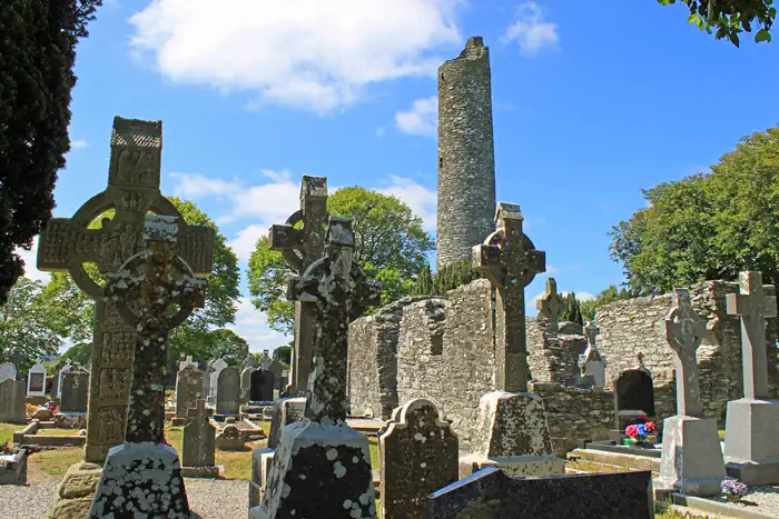 Monasterboice - Turm und Hochkreuz