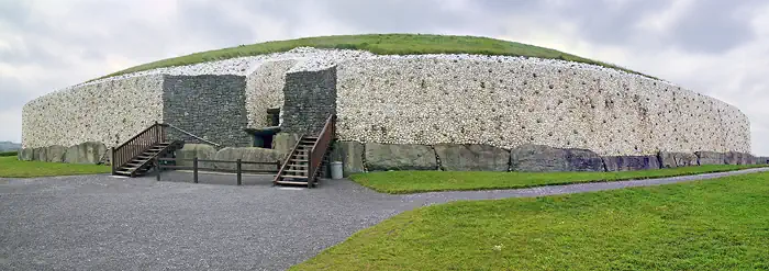 Prähistorische Grabanlage von Newgrange - Irland