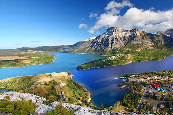 Waterton Lakes mit Bosporus und Vimy Peak