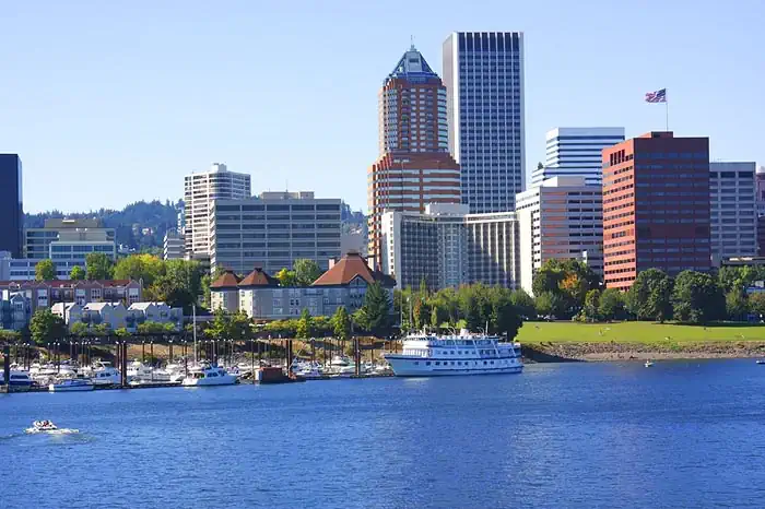 Bootshafen Portland mit Downtown-Skyline