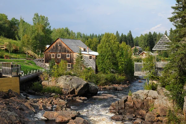 Historische Siedlung mit Mühle - Moulin des Pionniers