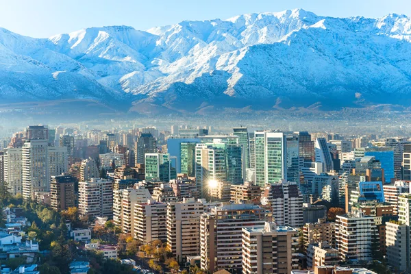 Blick auf die Hochhäuser von Santiago de Chile