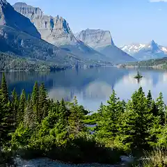 Hohe Berge am See in Montana